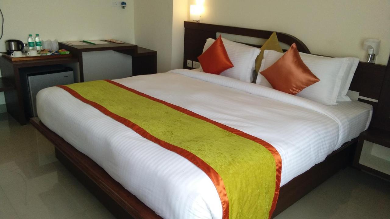 Hotel Park Riviera Guwahati Luaran gambar