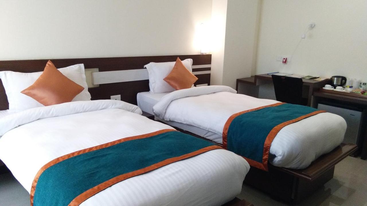 Hotel Park Riviera Guwahati Luaran gambar