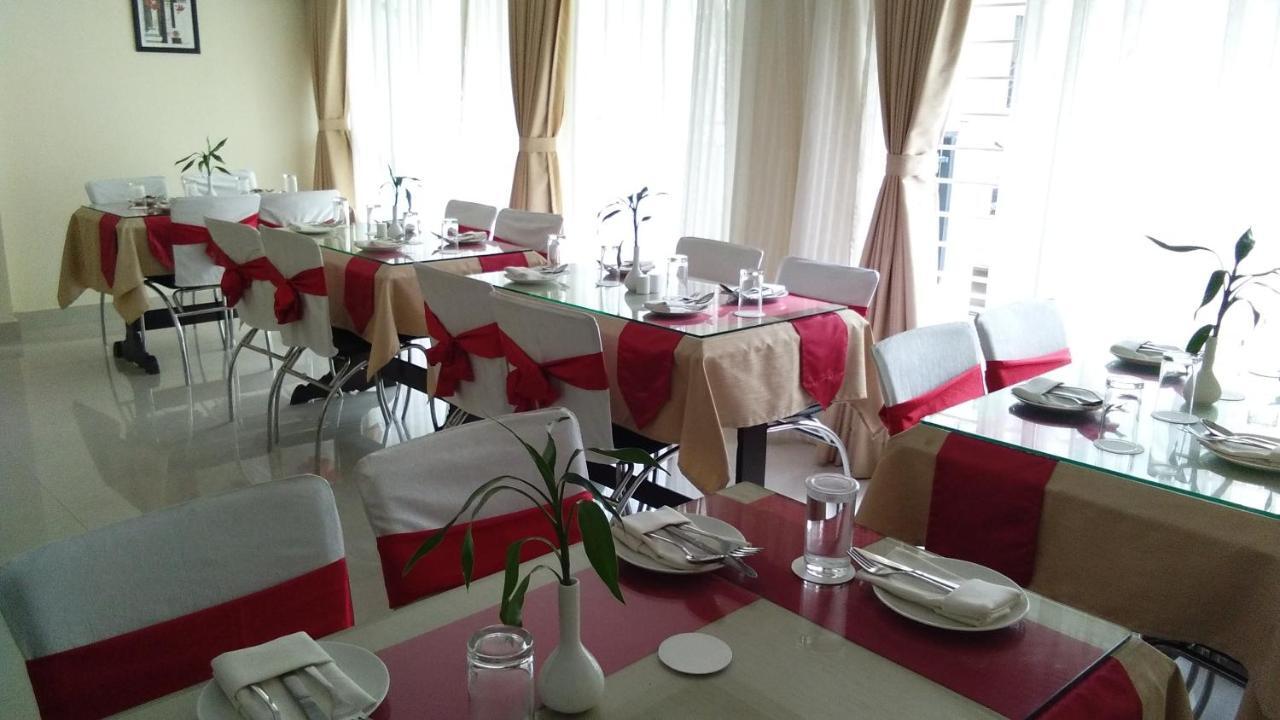 Hotel Park Riviera Guwahati Luaran gambar