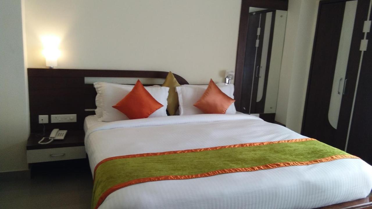 Hotel Park Riviera Guwahati Luaran gambar