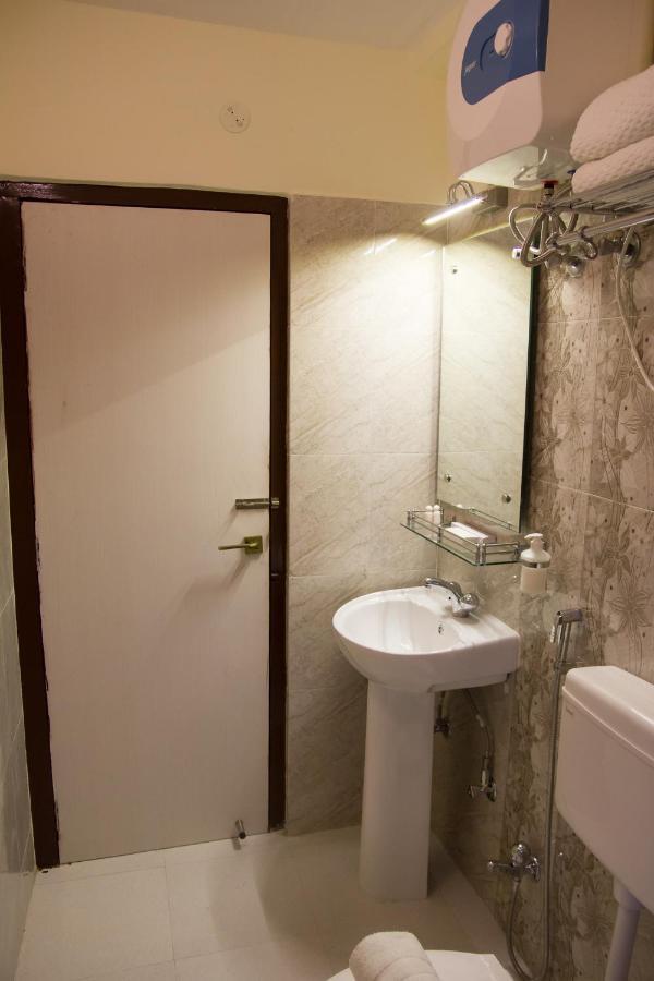 Hotel Park Riviera Guwahati Luaran gambar
