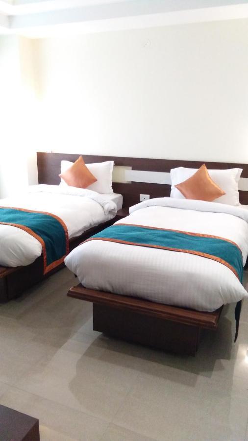 Hotel Park Riviera Guwahati Luaran gambar