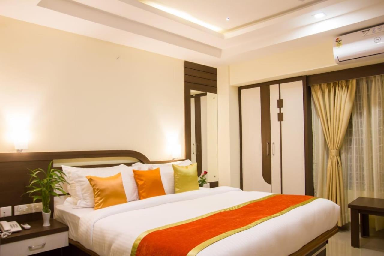 Hotel Park Riviera Guwahati Luaran gambar