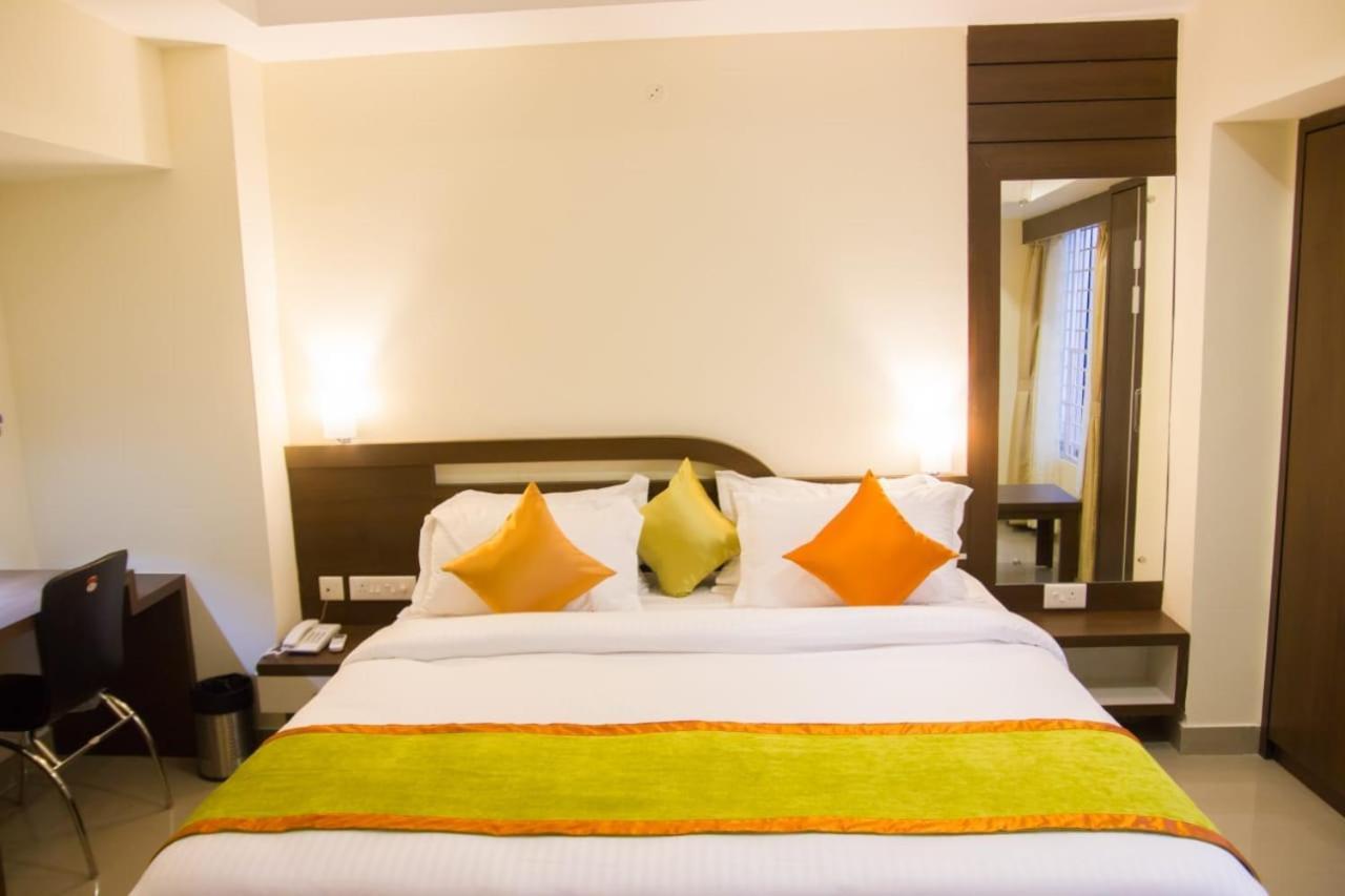 Hotel Park Riviera Guwahati Luaran gambar